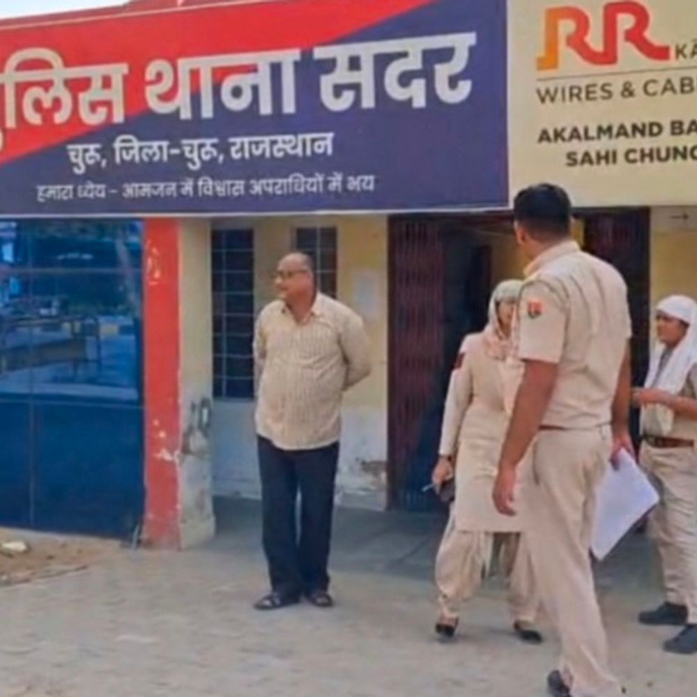 जीण माता मंदिर में चोरी का खुलासा, 2 चोर गिरफ्तार:अंतरराज्यीय गिरोह से जुड़े हैं आरोपी, पुलिस ने चांदी के छत्र बरामद किए