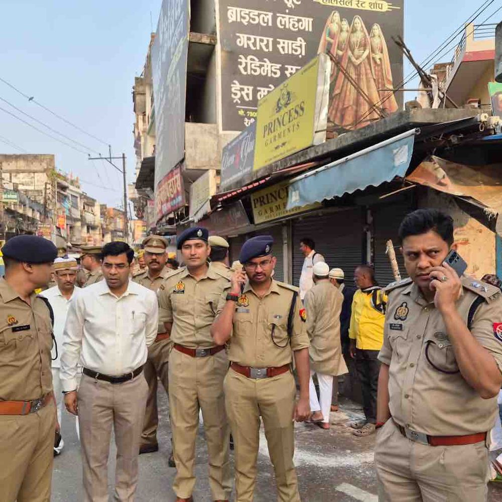 गोरखपुर में ईद-उल-अजहा पर हाई अलर्ट:नमाज के दौरान सड़कों पर उतरे अफसर, चप्पे-चप्पे पर रही नजर