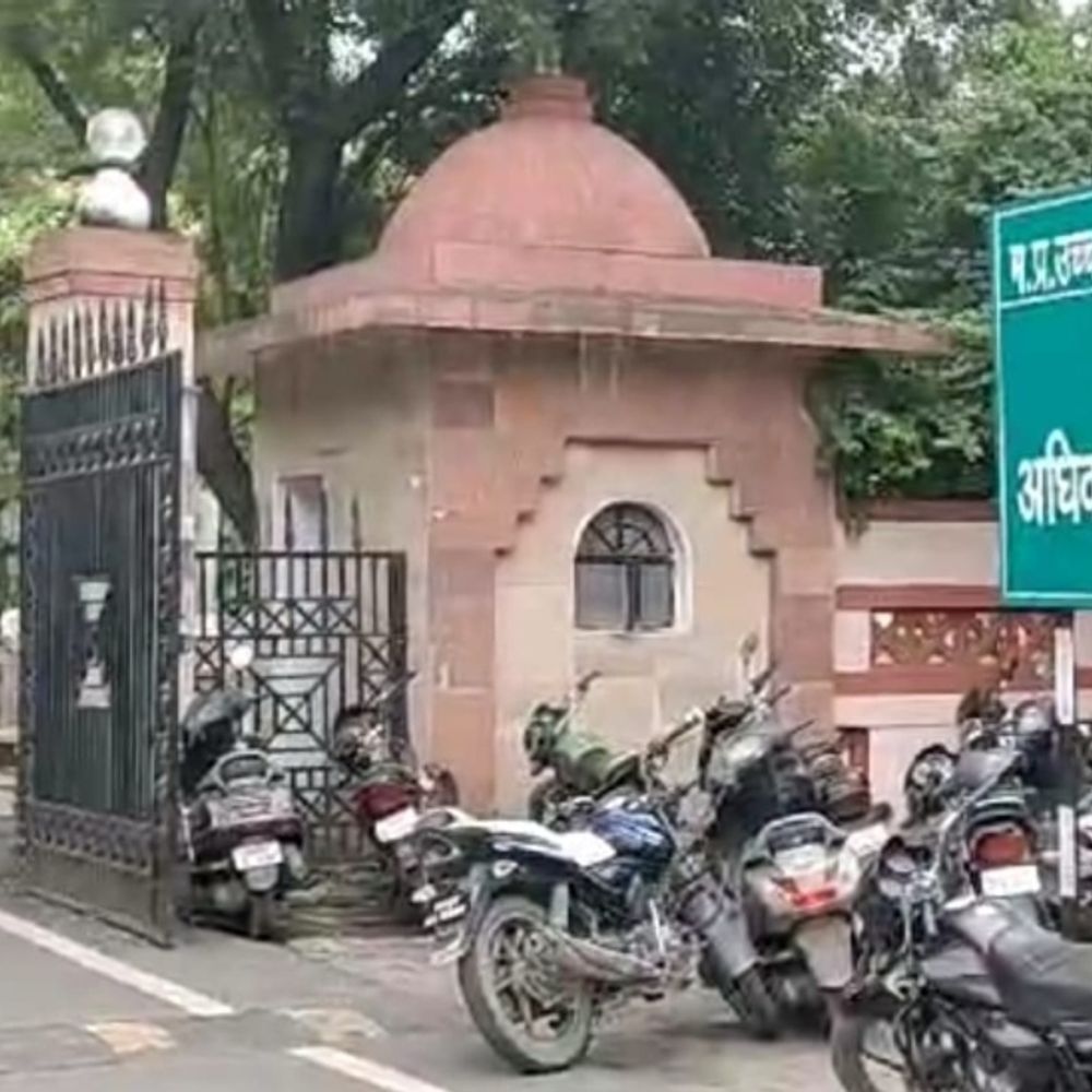 श्योपुर नगर पालिका अध्यक्ष पर 1 लाख का जुर्माना:मुख्य सचिव को जांच के आदेश, कोर्ट ने कहा- कानूनी प्रक्रिया का दुरुपयोग बर्दाश्त नहीं