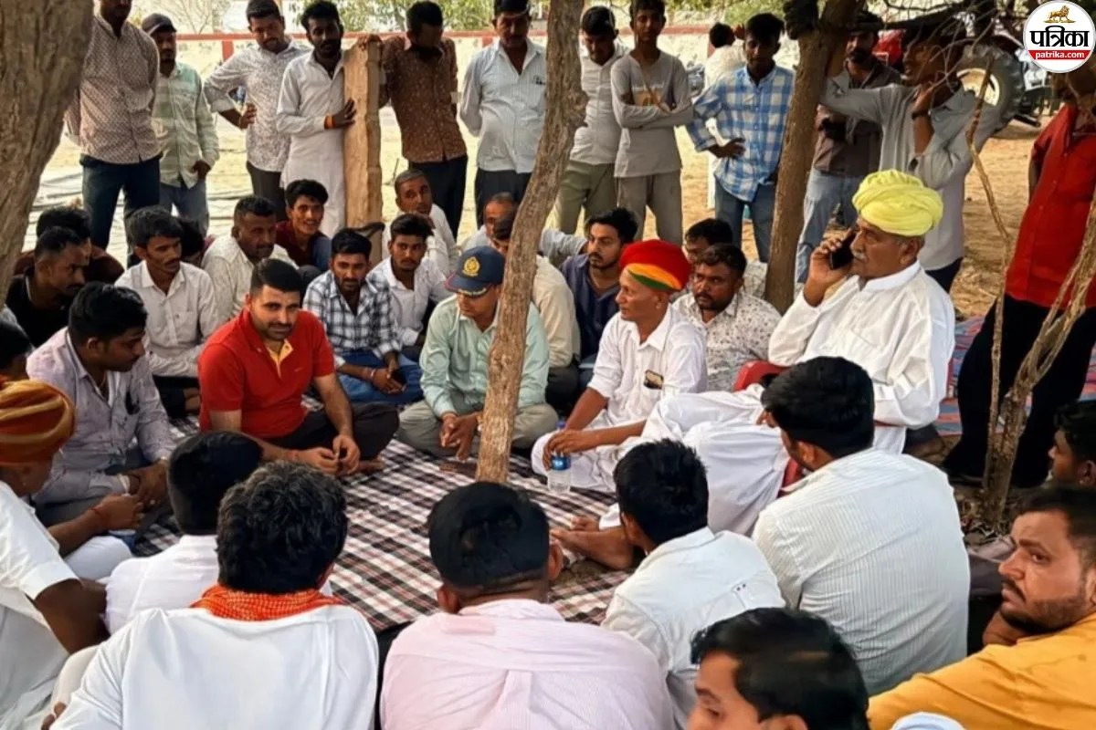 श्रमिकों संग धरने पर बैठे MLA रविंद्र सिंह भाटी, बोले- हक की लड़ाई में साथ, समाधान नहीं हुआ तो बिगड़ेंगे हालात