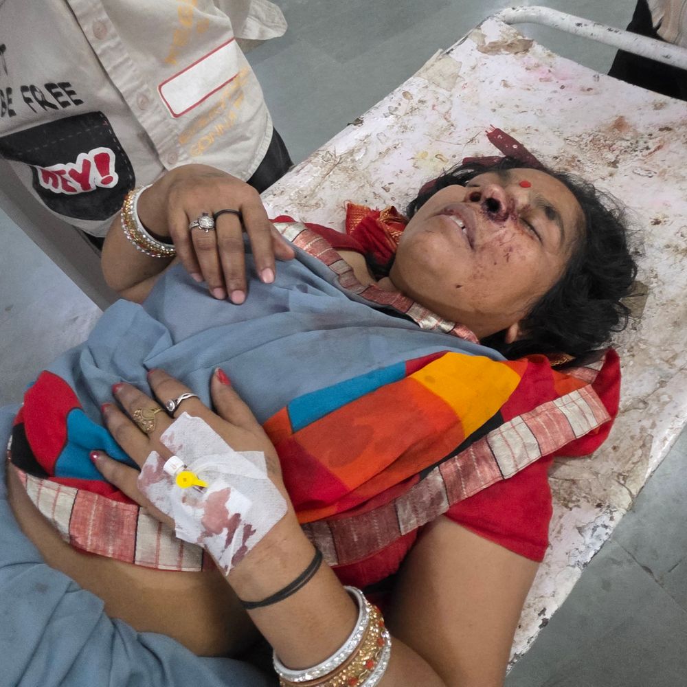 छतरपुर में दो परिवारों के बीच खूनी संघर्ष, कई घायल:पुरानी रंजिश में भड़का विवाद; तलवारबाजी और मारपीट में 6 घायल, 2 गंभीर