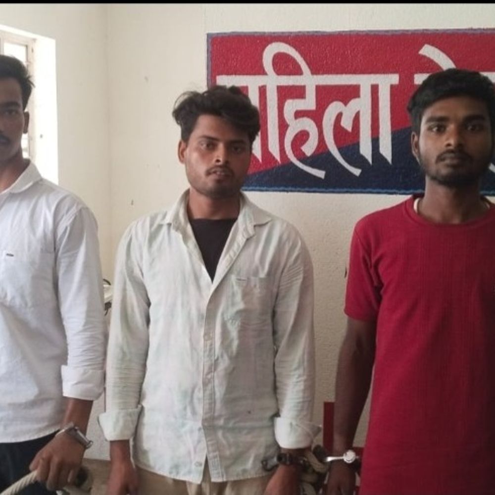 नीमा चांदपूरा में देसी कट्टा के साथ तीन युवक गिरफ्तार:पुलिस को देखकर भागने की कोशिश की, टीम ने घेराबंदी कर पकड़ा