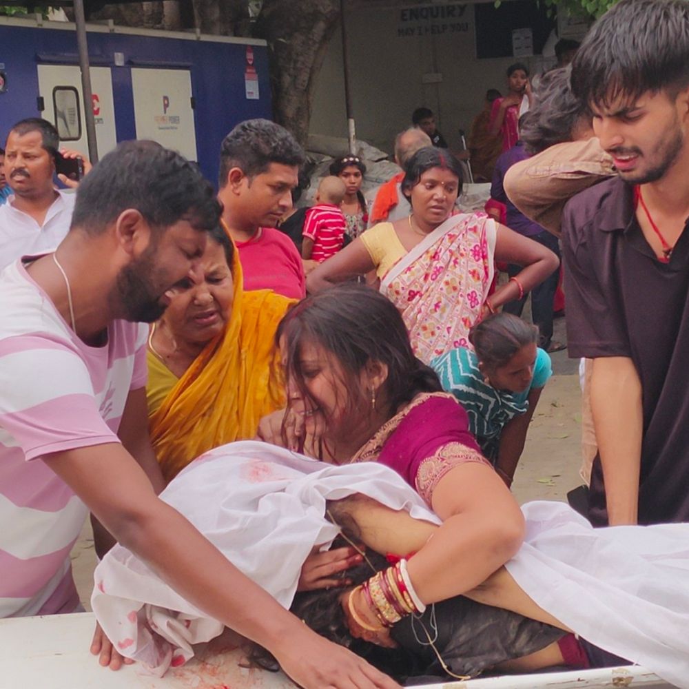 जहानाबाद में सड़क हादसे में युवती की मौत:कोरोना थाना के पास बेकाबू कार ने दो बाइक को टक्कर मारी, दुर्घटना में चार लोग घायल