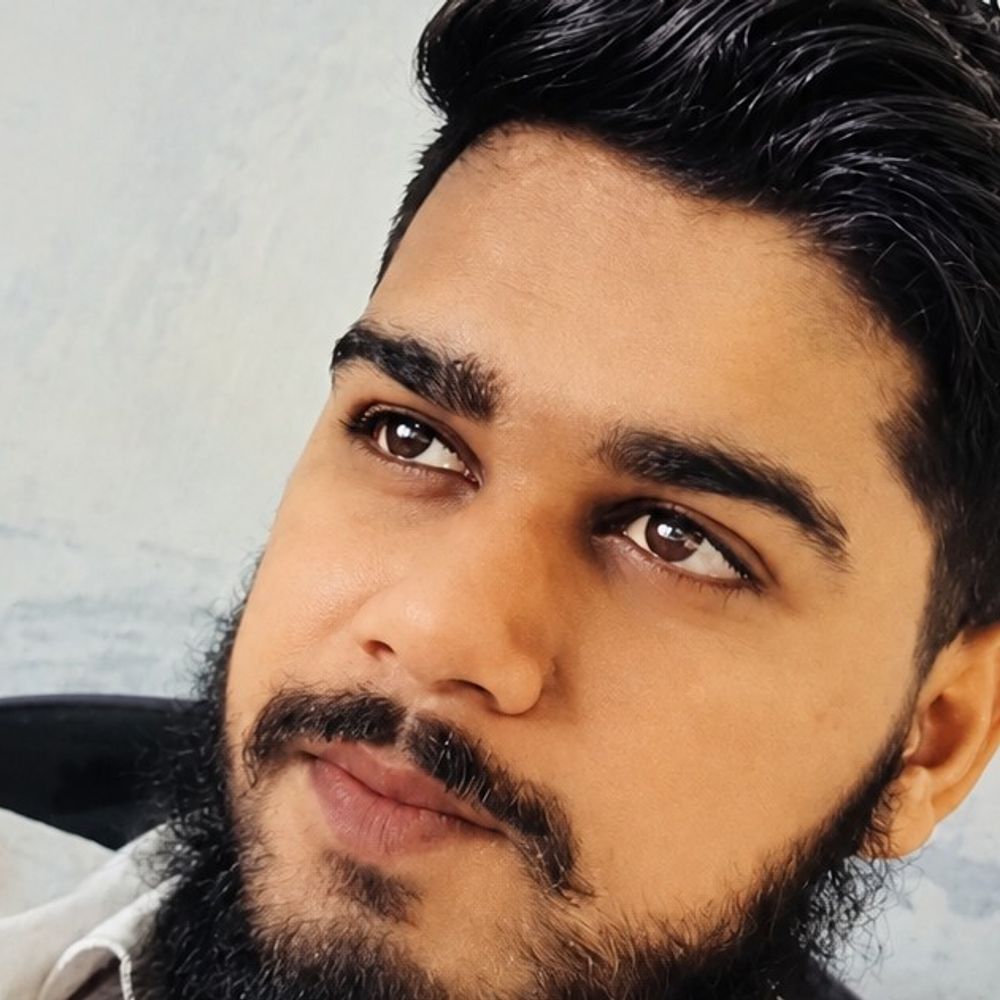 चाईबासा डैम में डूबा युवक, 12 घंटे बाद शव मिला:शाम को नहाने गया था, डैम किनारे बाइक खड़ी मिली; सुबह बरामद की गई लाश