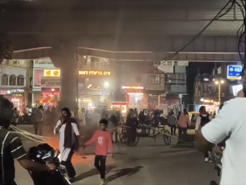 मर्डर के बाद अशोक राजपथ पर हंगामा-आगजनी:पुलिस मुर्दाबाद के लगाए नारे, सड़क से गुजरने वाली गाड़ियों को रोका; तस्वीरों में देखें प्रदर्शन
