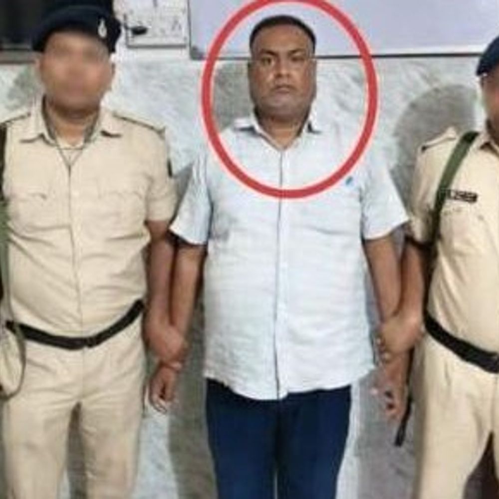 शिवहर कृषि विभाग का प्रधान लिपिक गिरफ्तार:निगरानी विभाग ने 8,000 रुपये रिश्वत लेते रंगे हाथ पकड़ा