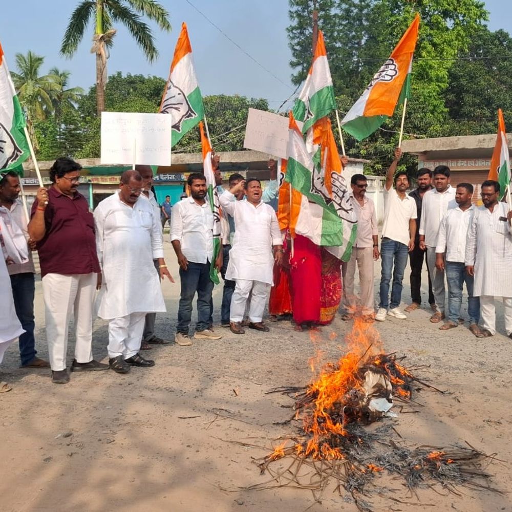 सुपौल में महंगाई के खिलाफ कांग्रेस का प्रोटेस्ट मार्च:पेट्रोल-डीजल और दूध के बढ़े दाम वापस लेने की मांग