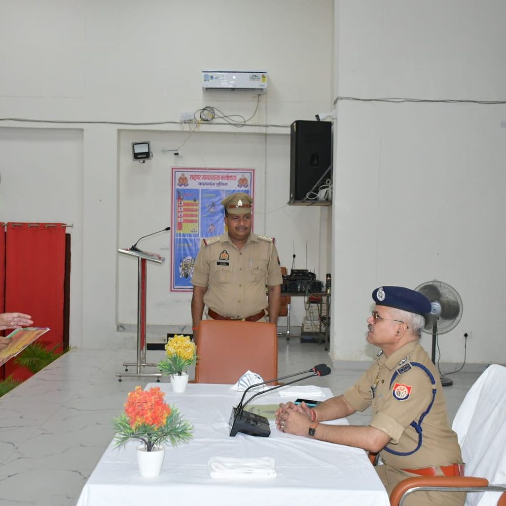 एसपी ने रिक्रूट आरक्षियों के साथ बैठक की:कहा- कुशल पुलिसकर्मी बनने के लिए अनुशासन, लगन और परिश्रम जरूरी