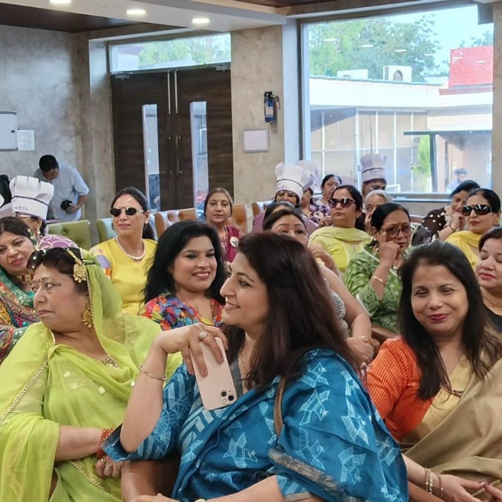 योगांजलि ने एलेक्जेंडर क्लब में ‘समर डिलाइट’ प्रतियोगिता की:सदस्यों ने बनाए मॉकटेल, नरेंद्र सलूजा बनीं ‘समर क्वीन’
