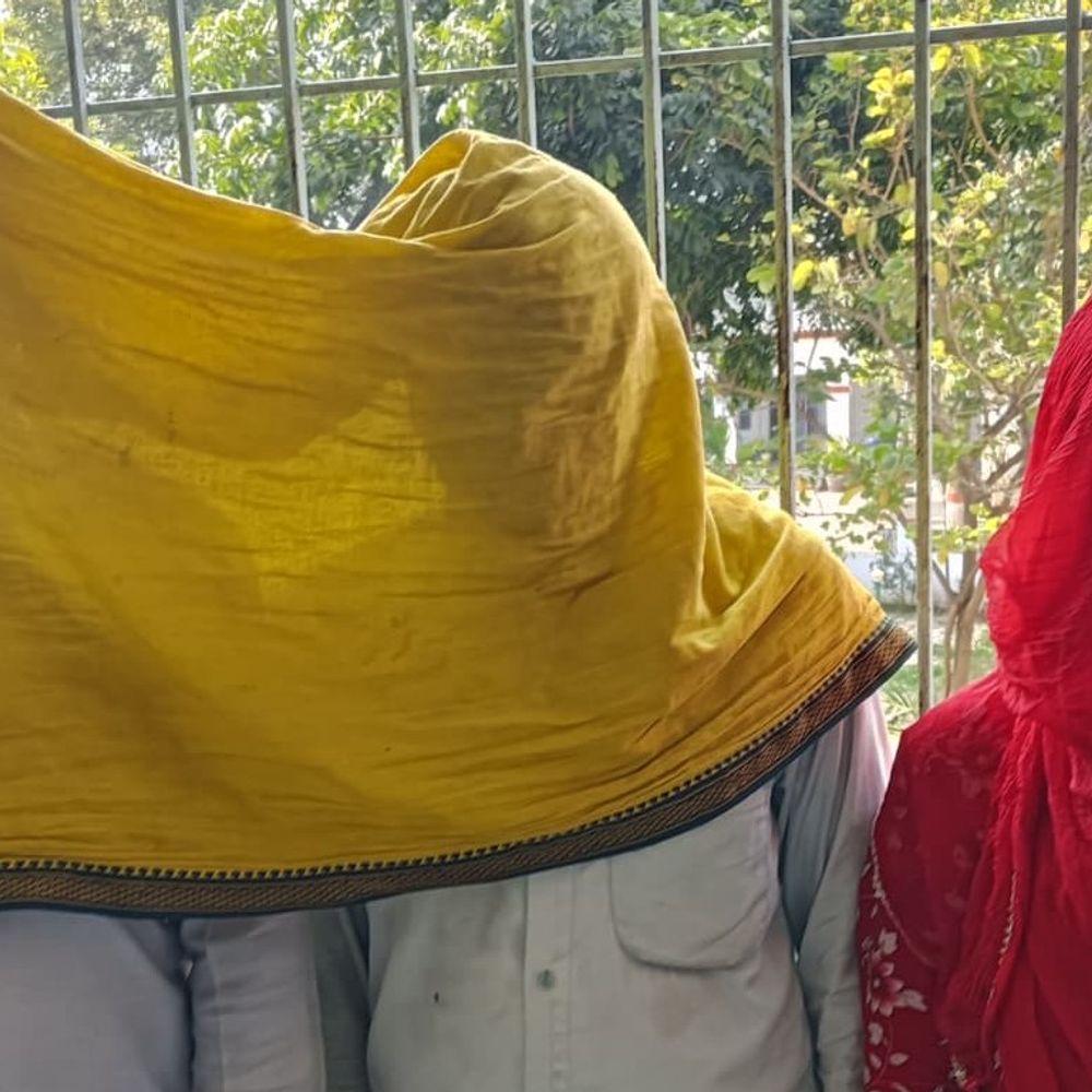 प्रेम प्रसंग का विरोध करने पर लड़की ने किया सुसाइड:शव गायब करने के आरोप में पिता-सौतेली मां गिरफ्तार; फोन पर बात करने से करते थे मना