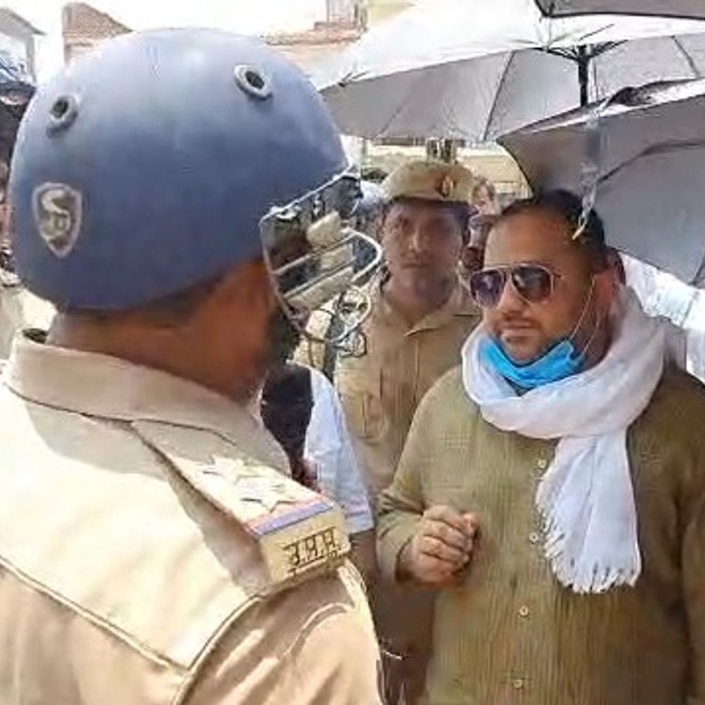 चंदौली में अतिक्रमण हटाते समय पुलिस-मजिस्ट्रेट में बहस:मामला उच्चाधिकारियों तक पहुंचा, थानाध्यक्ष पर अनुशासनहीनता का आरोप