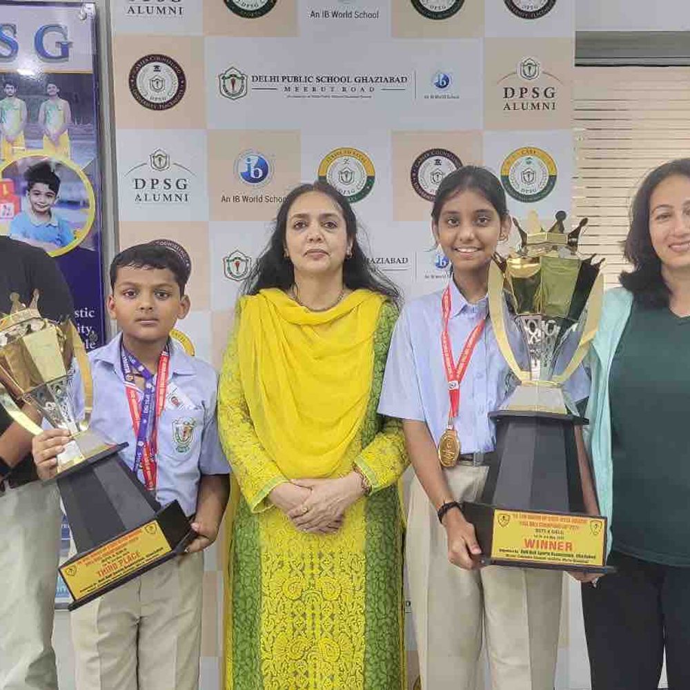 DPS मेरठ के छात्रों का रोल बॉल में शानदार प्रदर्शन:वेदांशी ने गोल्ड, अयान ने ब्रॉन्ज; स्टेट चैंपियनशिप में जीते पदक