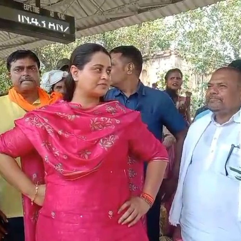 BJP प्रदेश अध्यक्ष संजय सरावगी वंदे भारत से पहुंचे जमुई:बोले- स्वदेशी अपनाएं, पेट्रोल-डीजल की खपत कम करें