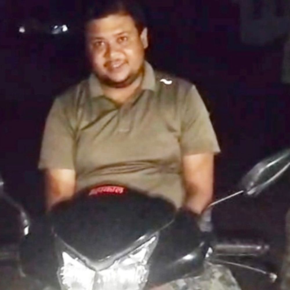 शेखपुरा में शराब की होम डिलीवरी करते युवक गिरफ्तार:स्कूटी से ले जा रहा था विदेशी शराब, 4 बोतल बरामद, गुप्त सूचना पर हुई कार्रवाई