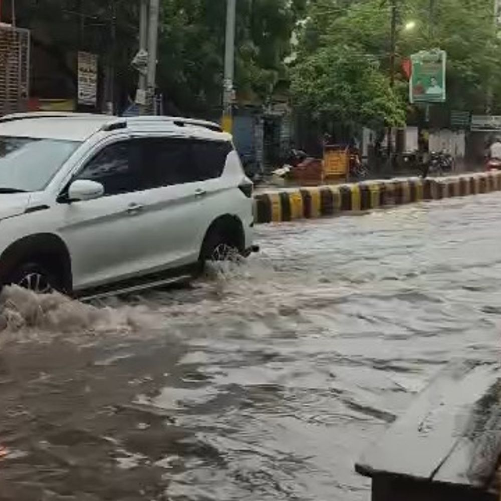 नालंदा में झमाझम बारिश से मौसम हुआ सुहावना:गर्मी और उमस से लोगों को मिली राहत, हल्की बारिश में ही सड़कों पर भरा पानी