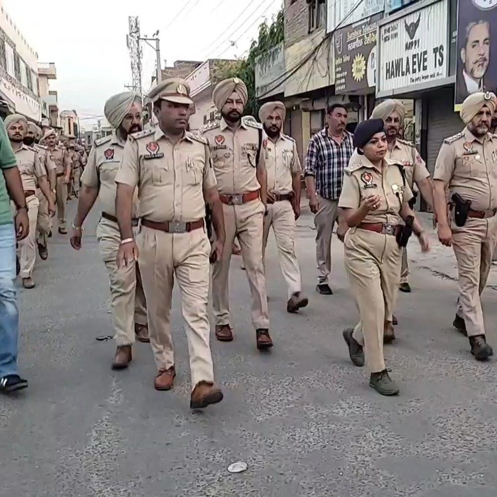 फरीदकोट में चुनाव से पहले SSP का फ्लैग मार्च:बोलीं- शांति भंग करने वालो को बख्शा नहीं जाएगा, निष्पक्ष-भयमुक्त मतदान के लिए बढ़ाई चौकसी