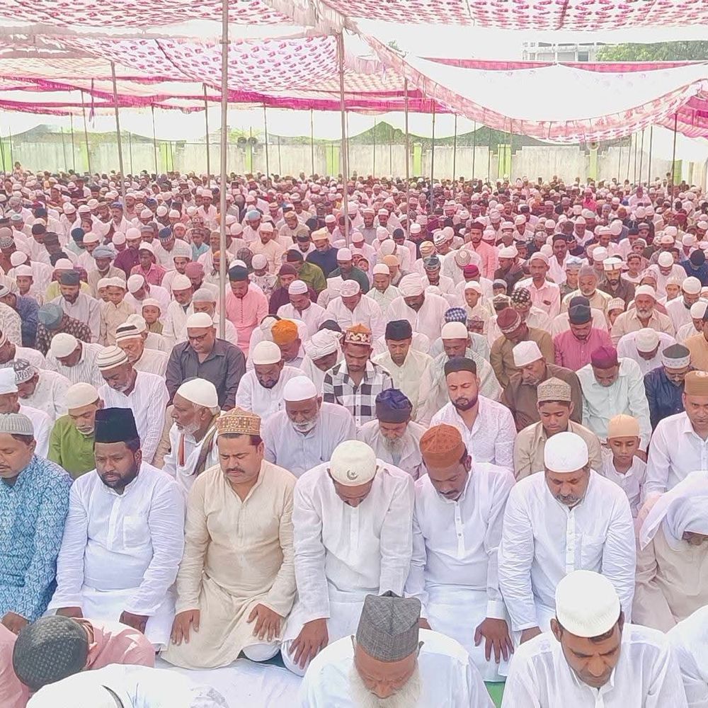 सिंगरौली की बड़ी ईदगाह में ईद उल-अजहा की नमाज़ अदा:शांतिपूर्ण माहौल में लाखों लोगों ने मनाया त्योहार