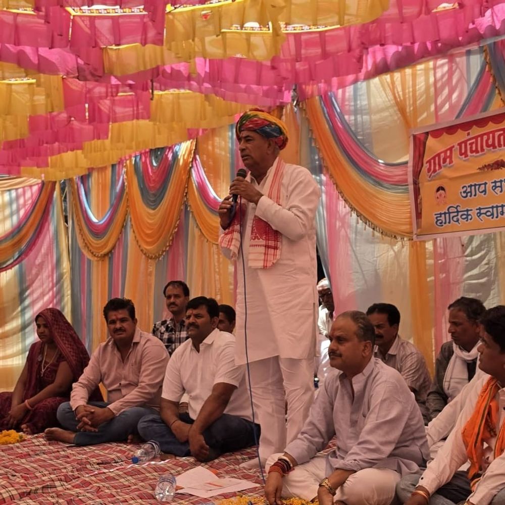 प्रतापगढ़ में विकास-जनसंवाद कार्यक्रम:केंद्र और राज्य सरकार की योजनाओं के बारे में बताया, मंत्री ने किया जागरूक