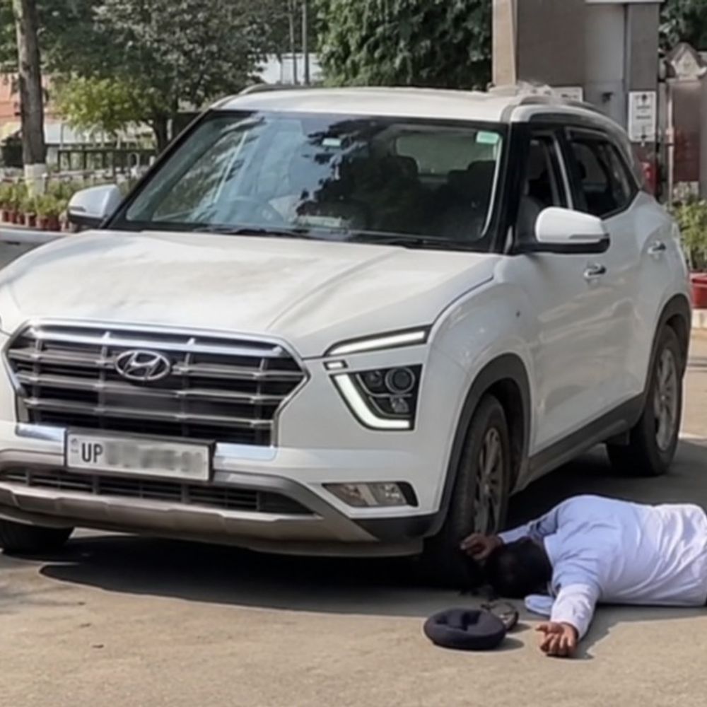 मेरठ में गार्ड को कार से कुचलने की कोशिश:गंभीर हालत में मिलिट्री अस्पताल में भर्ती, आरोपी फरार
