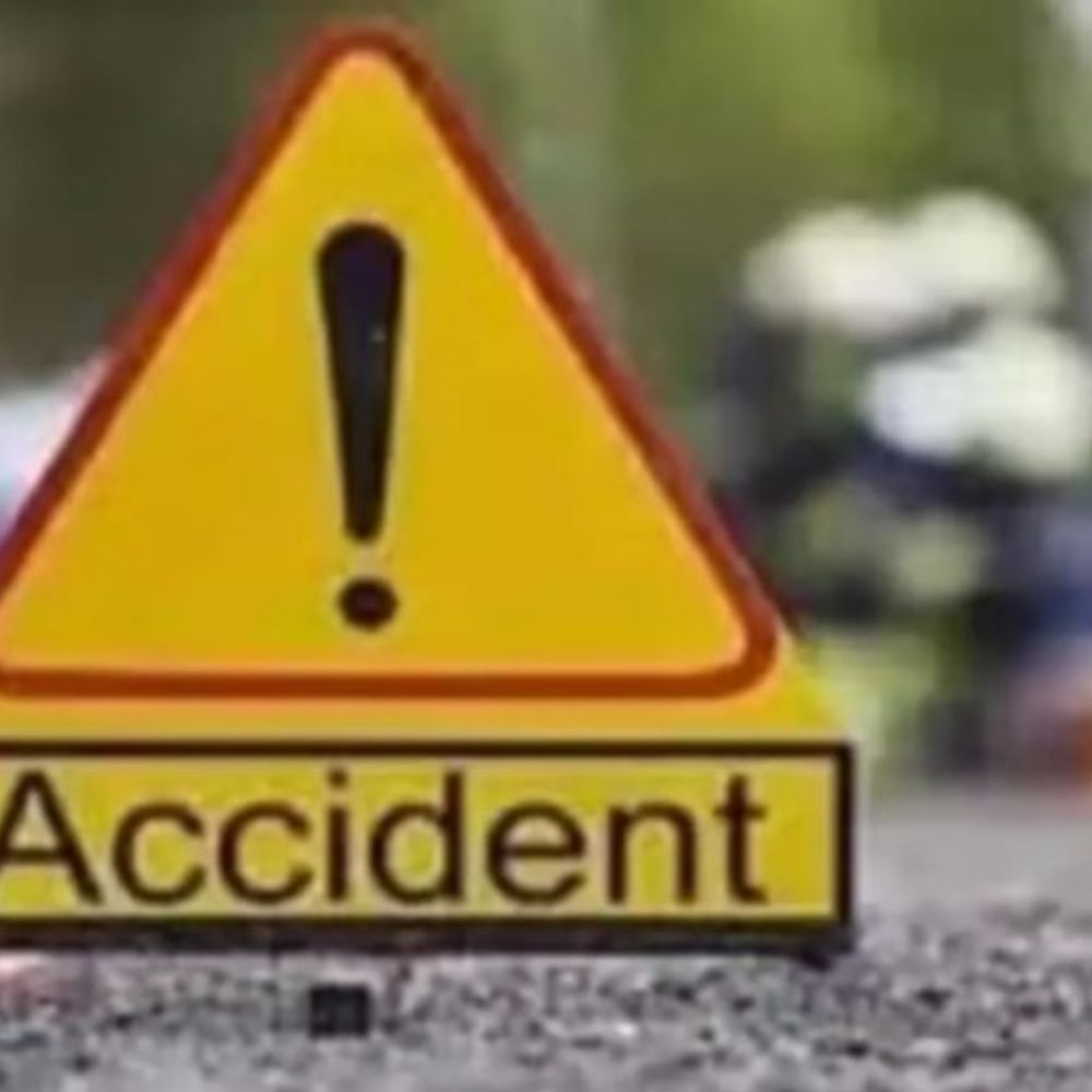तेज रफ्तार डंपर ने बाइक सवार को कुचला:2 किमी. पीछाकर डंपर चालक को लोगों ने पकड़ा, पीटकर पुलिस को सौंपा