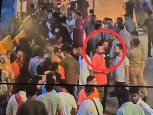 विश्वनाथ धाम के बाहर अधिवक्ताओं से मारपीट के मामला:विश्वनाथ मंदिर न्यास ने शुरू की जांच,महिला से दुर्व्यवहार करने वाला हेड कांस्टेबल हुआ निलंबित