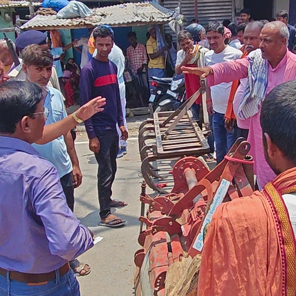 जहानाबाद में जलजमाव से परेशान ग्रामीणों ने सड़क जाम किया:पिंजौर गांव के पास 3 घंटे प्रदर्शन, बीडीओ-सीओ ने दिया समाधान का भरोसा