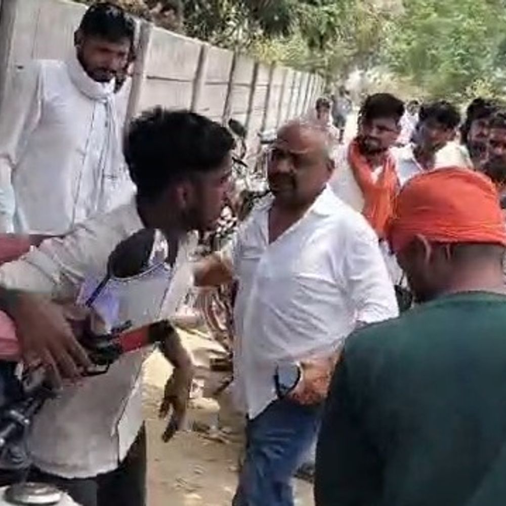 गैस न मिलने पर उपभोक्ता ने जताई नाराजगी, VIDEO:गोंडा में एजेंसी मालिक पर थप्पड़ मारने का आरोप, एजेंसी मालिक समेत 7-8 लोगों पर तहरीर
