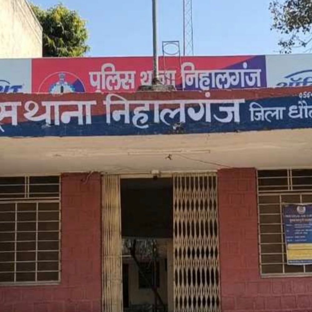 निहालगंज में दुकान में चोरी मामले में नाबालिग डिटेन:3.50 लाख रुपए नकद, 15 हजार के चांदी के सिक्के बरामद