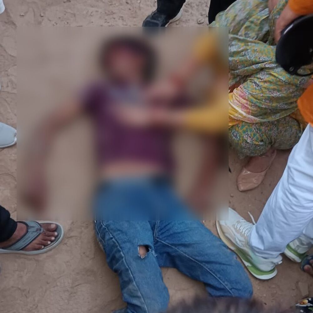 एटा में रोडवेज बस और बाइक की टक्कर,युवक की मौत:नावली गेट के पास हुआ हादसा, पुलिस ने शव को पोस्टमार्टम के लिए भेजा