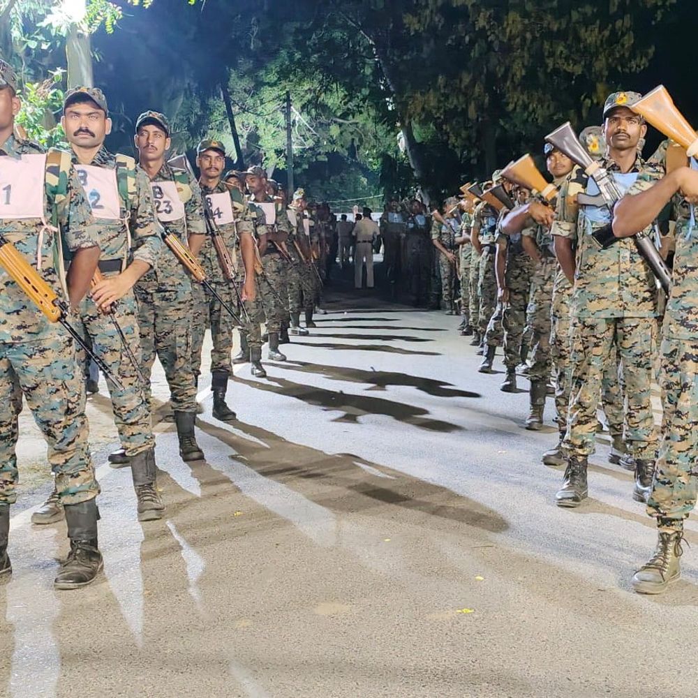 सहरसा पुलिस लाइन 234 जवानों का 20 KM पैदल मार्च:रात 11 बजे हुआ शुरू, शारीरिक दक्षता बढ़ाना उद्देश्य
