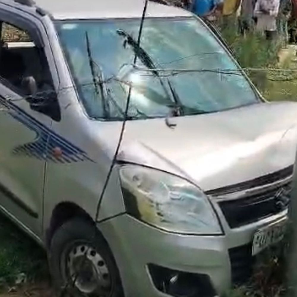 संभल में गंगा एक्सप्रेस-वे के सर्विस रोड पर भीषण हादसा:अर्टिगा-वैगनआर की टक्कर में तीन बच्चों समेत आठ लोग घायल