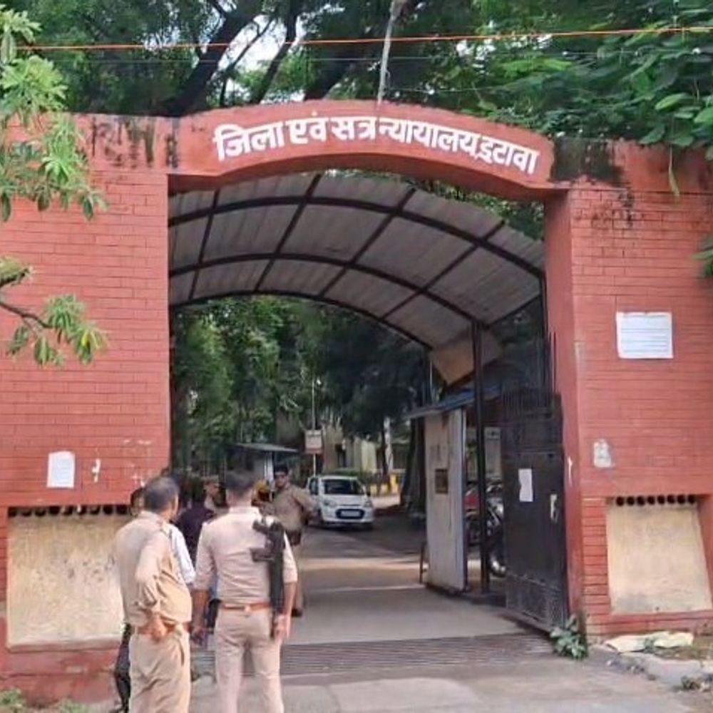 मारपीट के तीन दोषियों को चार साल की सजा:पीड़ित के सिर में आई थी गंभीर चोट, इटावा कोर्ट ने लगाया सात-सात हजार का जुर्माना लगाया