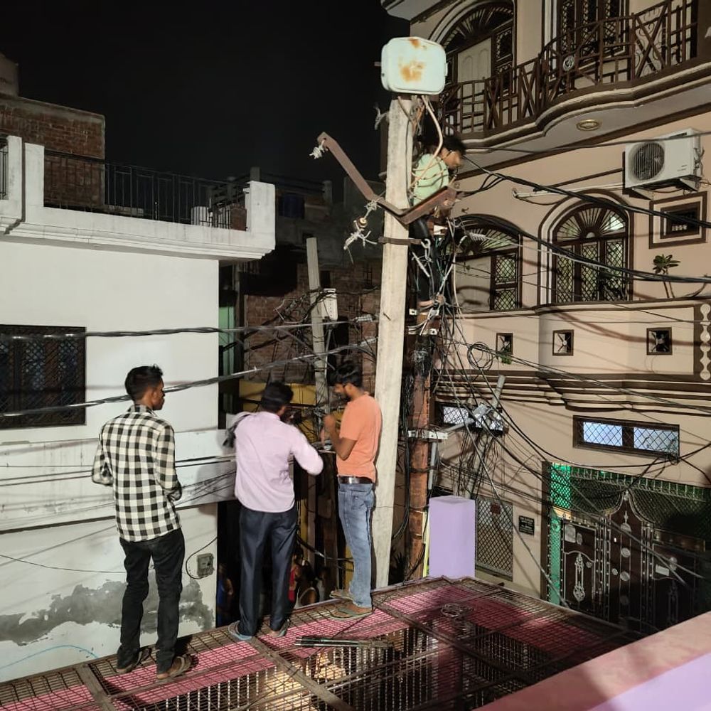 फर्रुखाबाद में गर्मी से बिजली केबल में लगी आग:फतेहगढ़ में आपूर्ति रही बाधित, उपभोक्ता फाल्ट-कटौती से परेशान