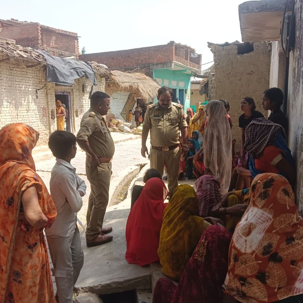 कौशांबी में छात्रा ने फांसी लगाकर आत्महत्या की:घर में दुपट्टे से लटका मिला शव, पुलिस ने खिड़की तोड़कर निकाला