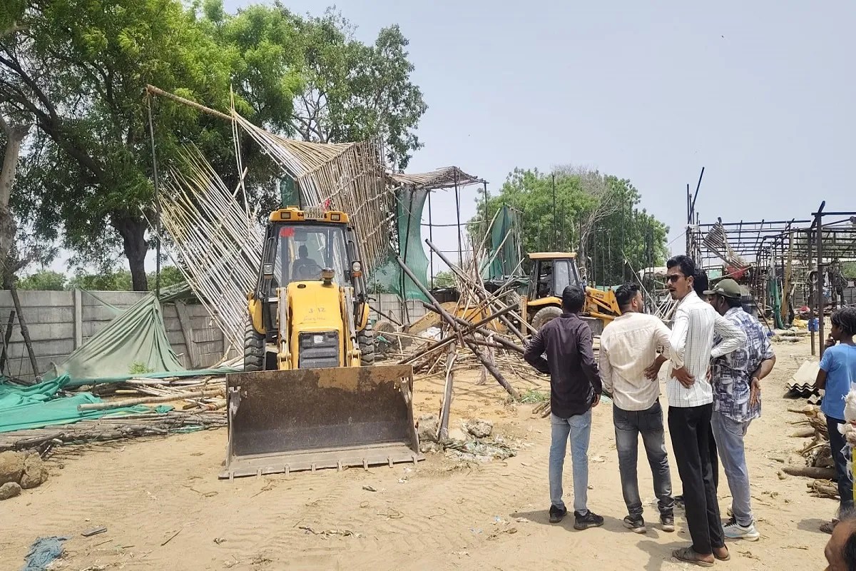 ग्यासपुर में अनधिकृत 19 वॉशिंग यूनिटों को हटाया