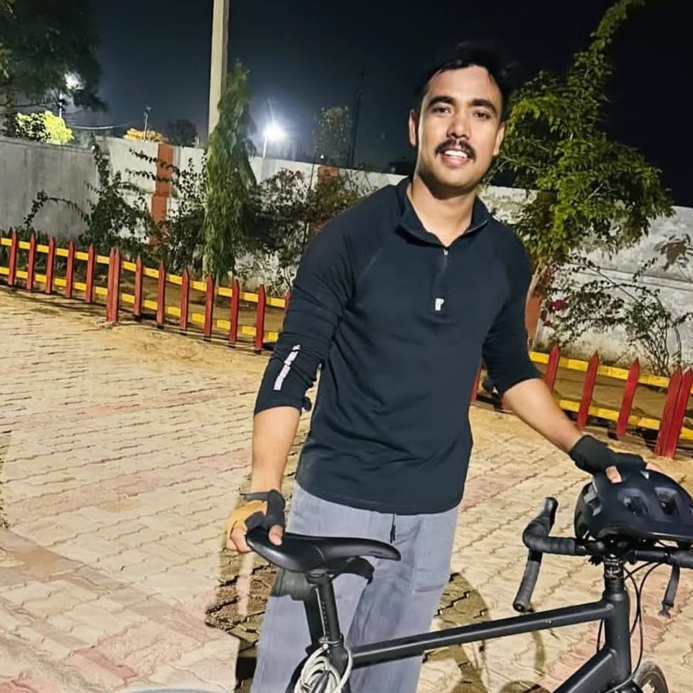 डीग एसपी ने आधी रात को परखी सुरक्षा व्यवस्था:सड़क पर उतरकर गश्त व्यवस्था का लिया जायजा, जवानों-अधिकारियों से किया संवाद