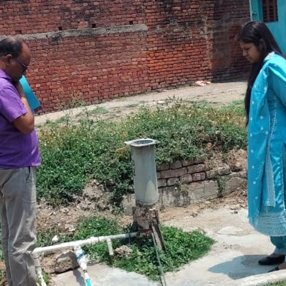 SDO के सरप्राइज इंस्पेक्शन में सरकारी चापाकल पर अवैध कब्जा:शेखपुरा में 4 हैंड पंप से मोटर लगाकर निजी उपयोग, FIR के आदेश