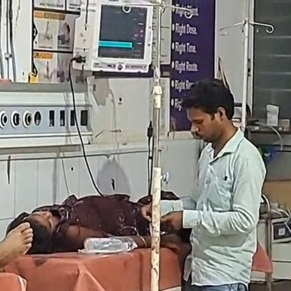 जमुई यज्ञ मेला में झूले पर किशोरी बेहोश:तबीयत बिगड़ने पर सदर अस्पताल में भर्ती, हालत गंभीर