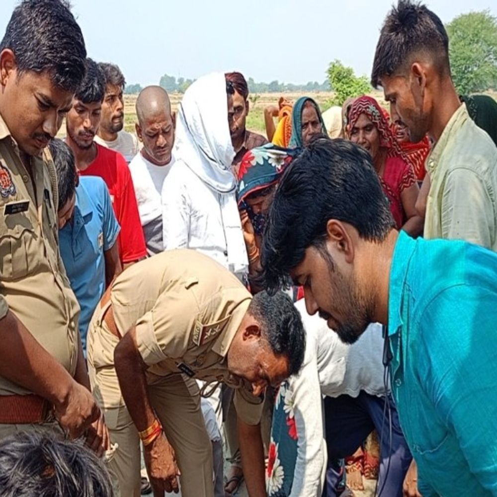 सुलतानपुर में पेड़ से लटका मिला व्यक्ति का शव:परिजनों ने जताई हत्या की आशंका, आत्महत्या का कोई स्पष्ट कारण नहीं