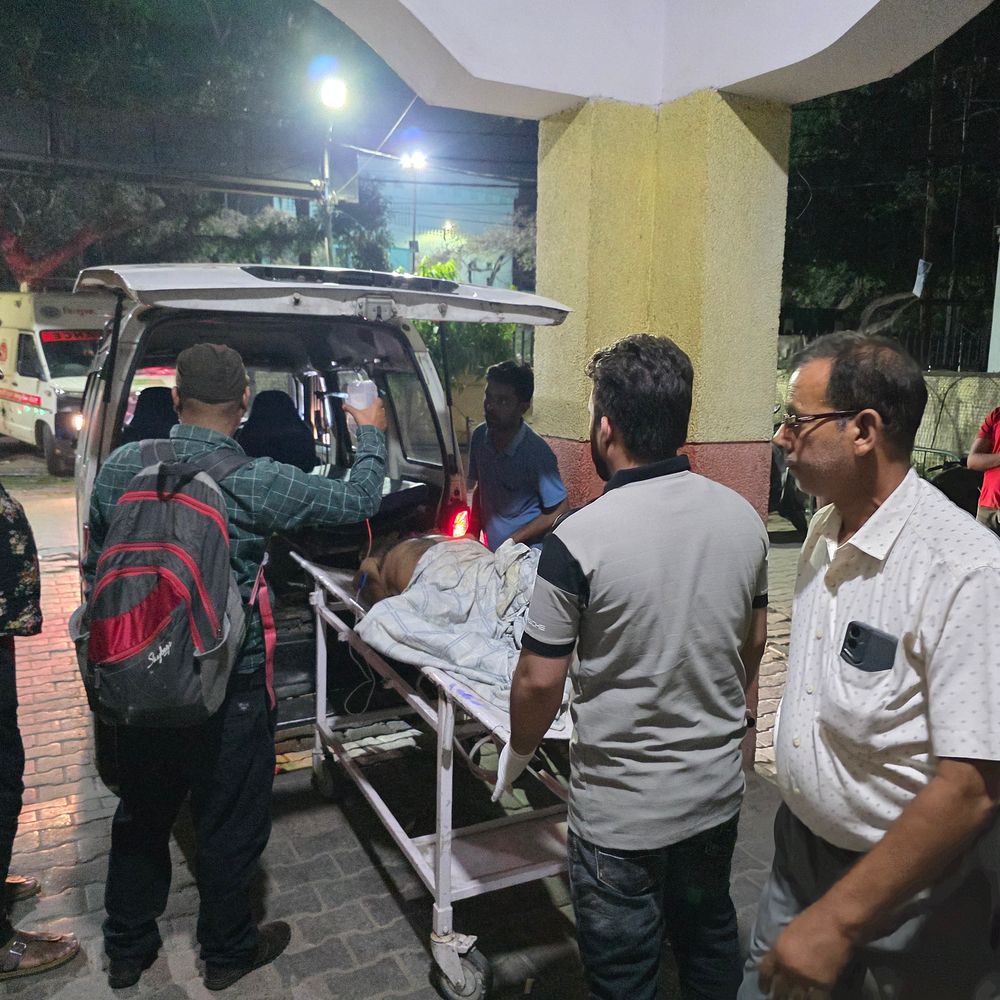 संभल में घर में बेहोश मिले बैंक मैनेजर:पुलिस ने गेट तोड़कर निकाला, हायर सेंटर रेफर, 3 दिन से फोन रिसीव नहीं किया