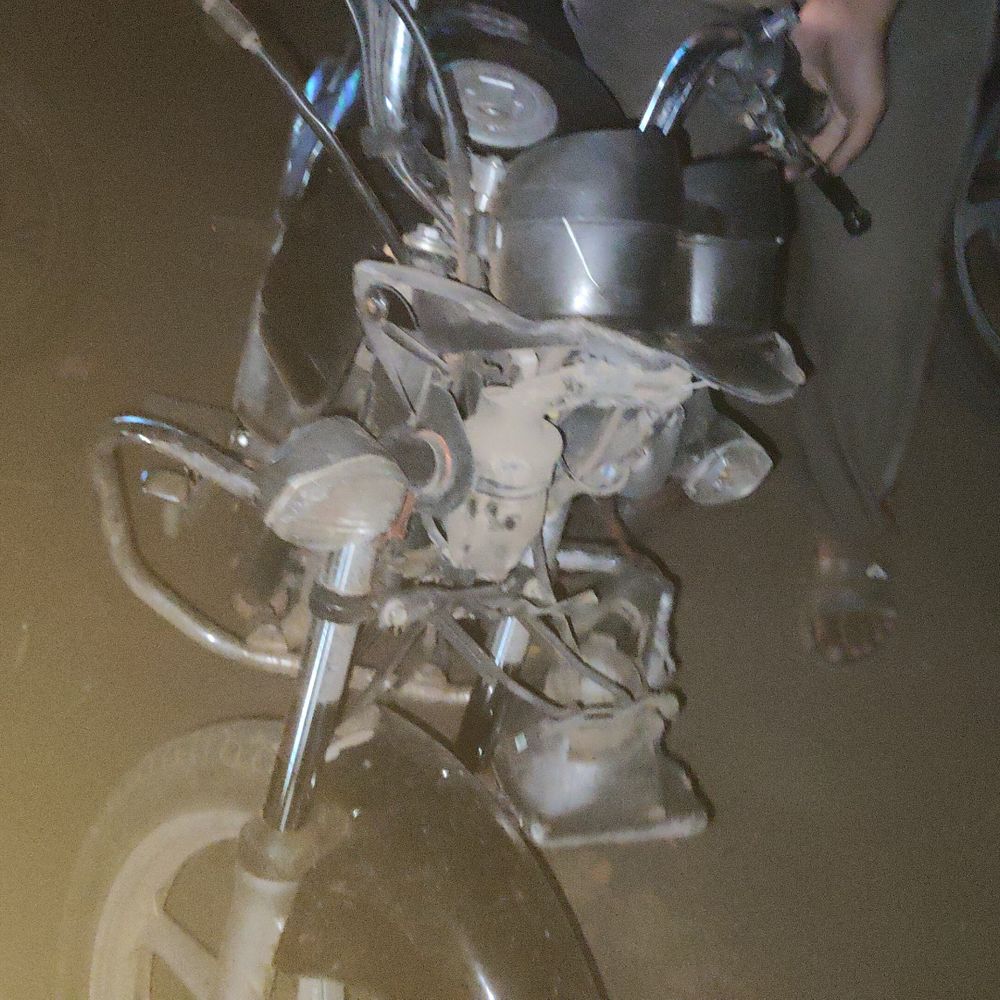 सीटी बजाने को लेकर विवाद, दो पक्षों में मारपीट:अशोकनगर में बाइक में तोड़ी, क्रॉस केस दर्ज