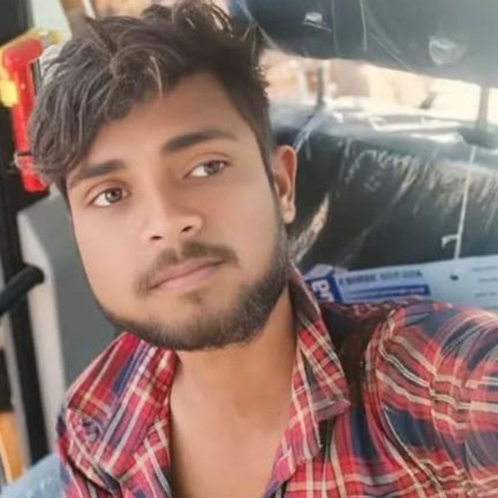 गुमला में युवक ने फांसी लगाकर की आत्महत्या:पत्नी से विवाद के बाद बरगद के पेड़ पर लटका, परिजनों का रो-रोकर बुरा हाल