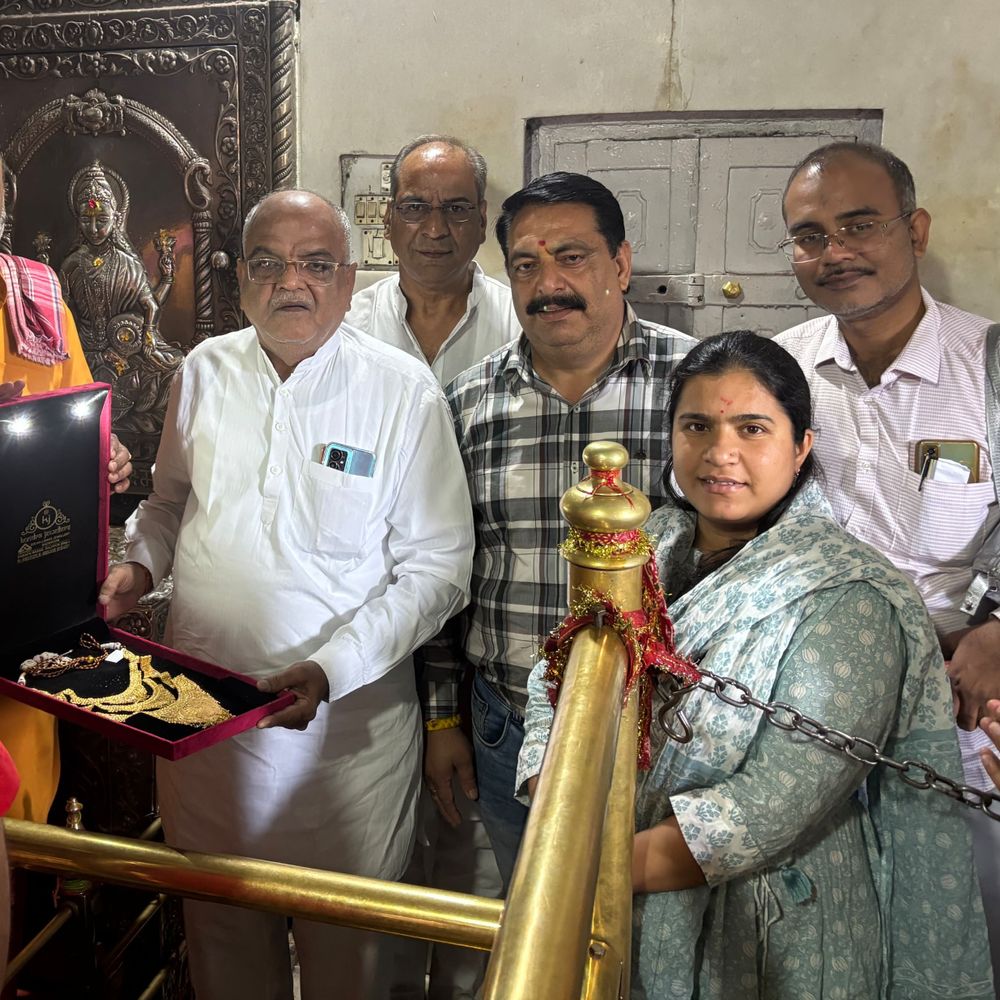 हिमाचल के मंदिर में 100 ग्राम सोने का हार चढ़ाया:महाराष्ट्र के श्रद्धालु ने मनोकामना पूरी होने पर भेंट किया, ₹16 लाख कीमत