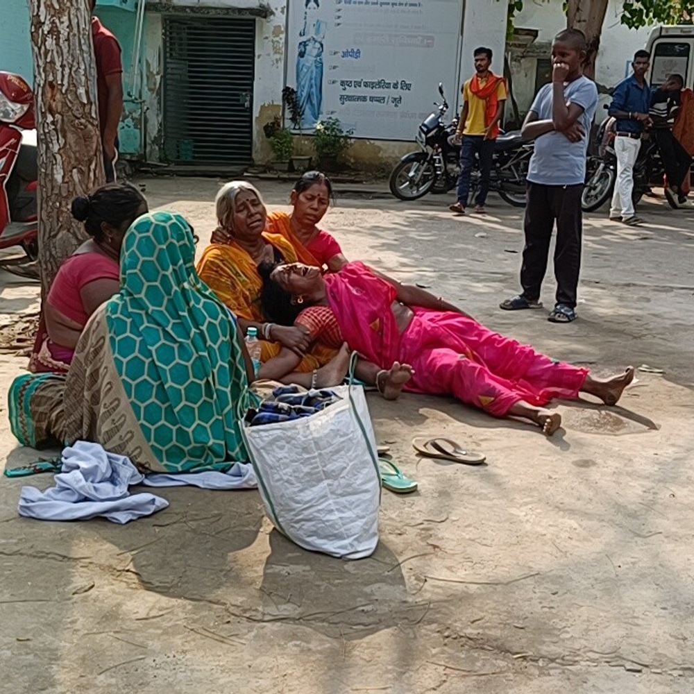 जमुई में बिजली गिरने से 18 घंटे में 5 मौतें:फेरी वाले समेत कई लोग चपेट में, परिवार वाले कर रहे मुआवजे की मांग