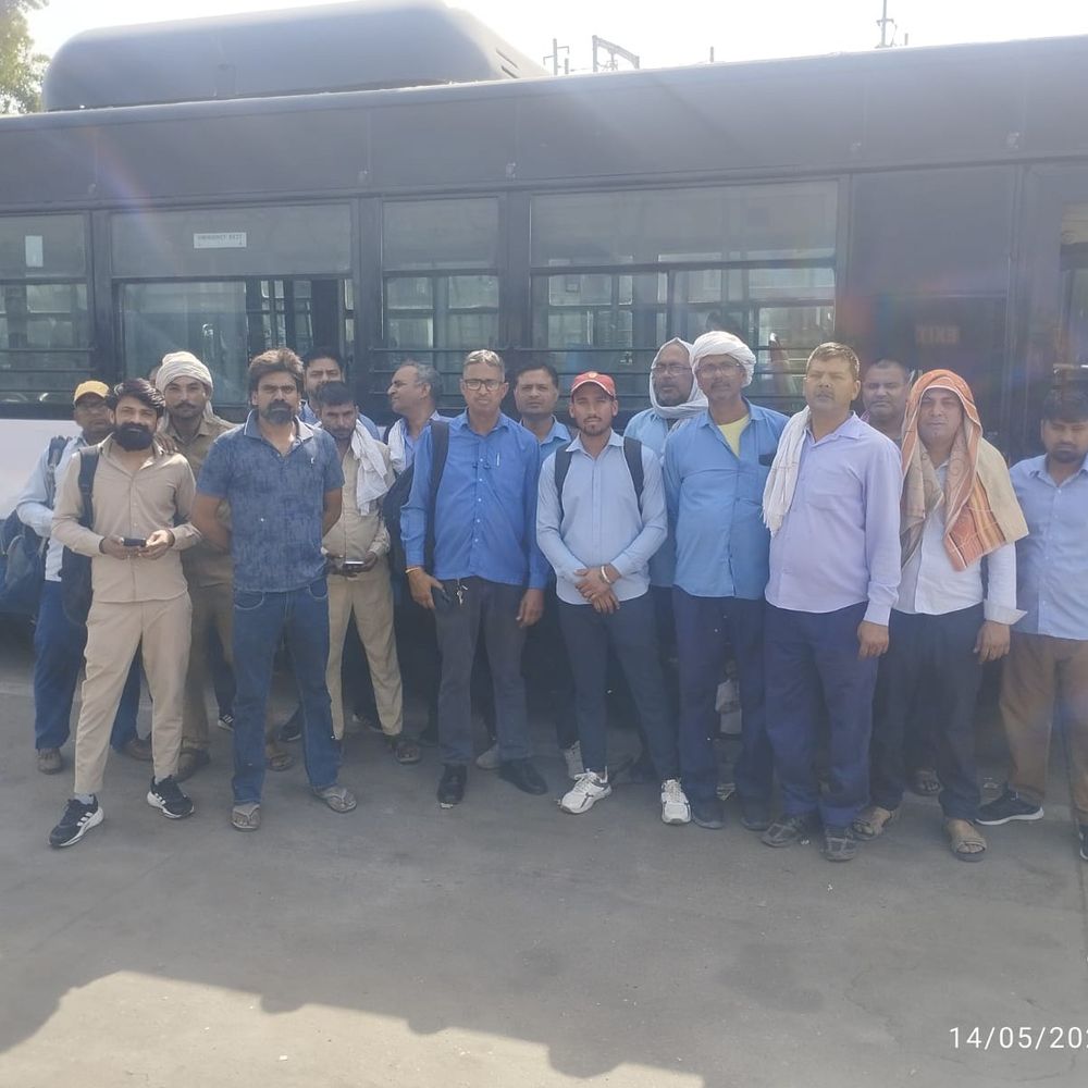 फरीदाबाद में सिटी बस ड्राइवरों की हड़ताल:वेतनवृद्धि के आश्वासन के बाद सेवाएं बहाल, ड्यूटी जाने वालों को हुई परेशानी