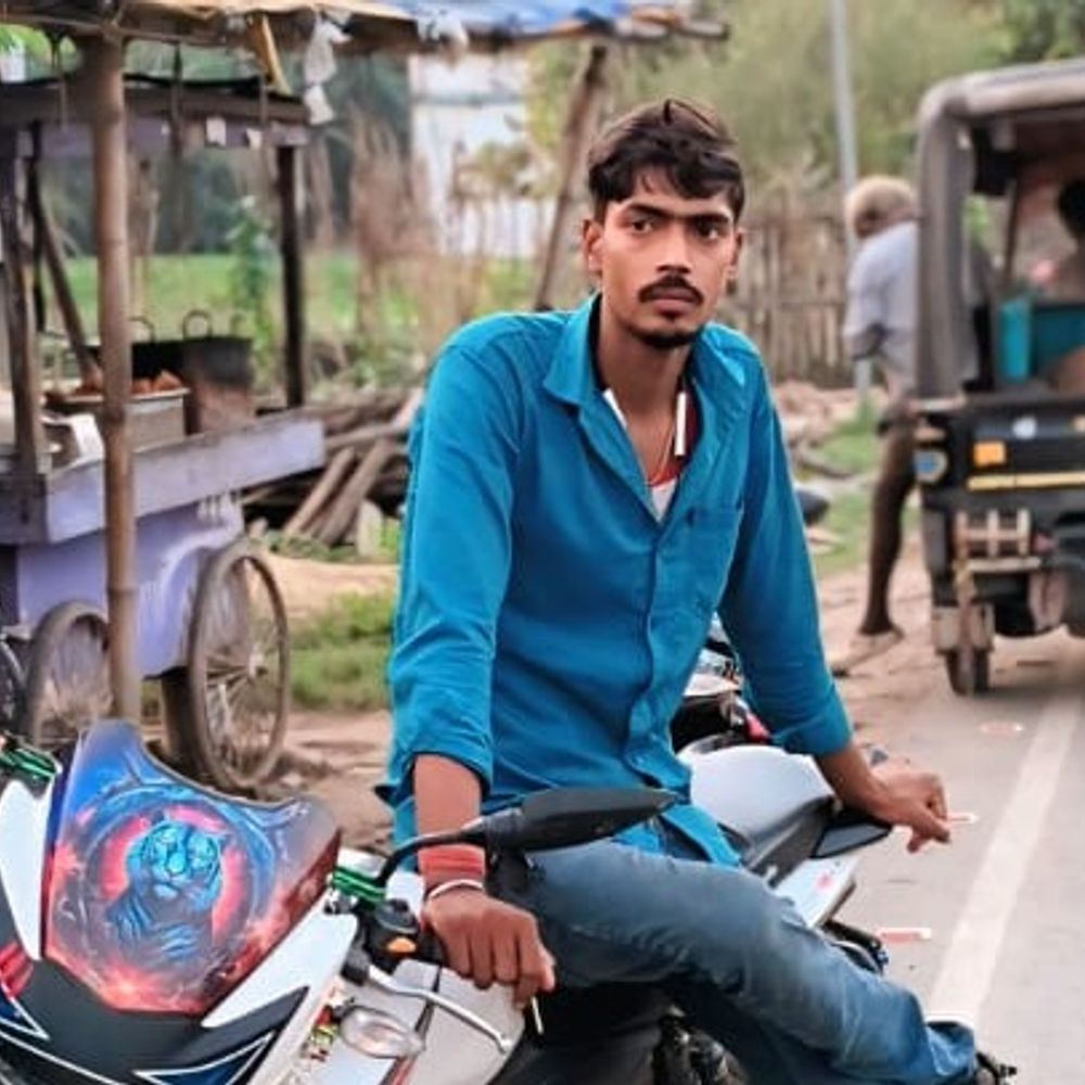 पत्नी को परीक्षा दिलाने जा रहे पति की मौत:नवगछिया में शादी के कुछ महीने बाद ही उजड़ा सुहाग, नवविवाहिता घायल