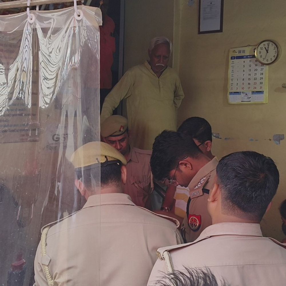 मऊ में युवती से होटल में दुष्कर्म:रेलवे संविदाकर्मी ने शादी-नौकरी का झांसा देकर वारदात की