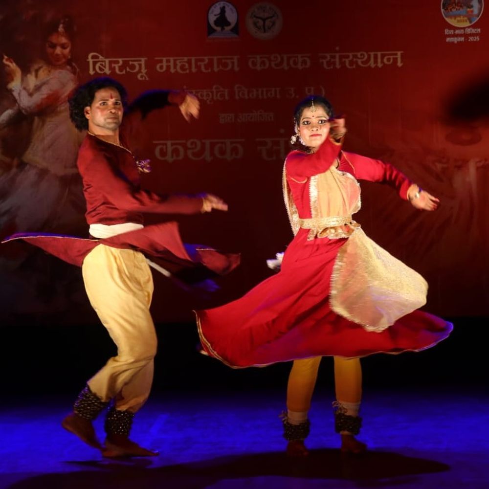 लखनऊ में कथक युगल नृत्यांजलि कार्यक्रम:बिरजू महाराज संस्थान ने कथक संध्या श्रृंखला में किया आयोजन