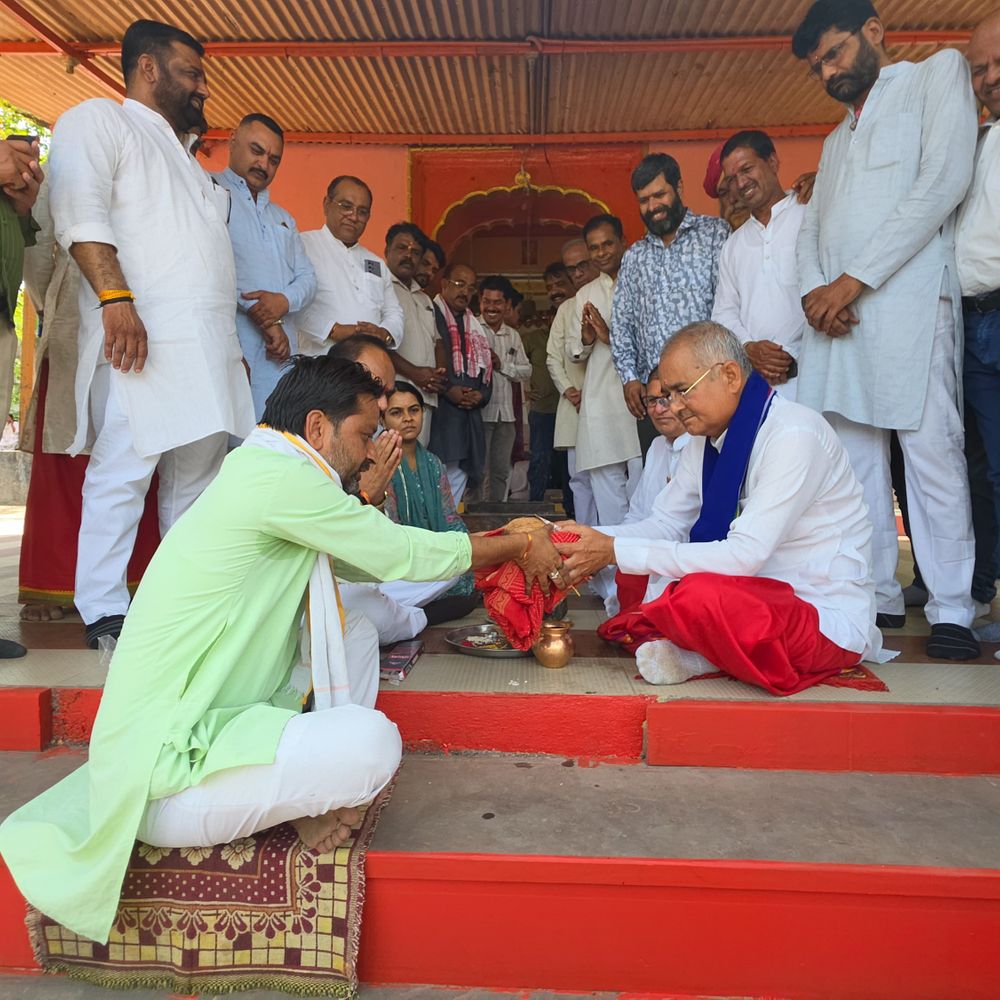शाजापुर में नाले में तब्दील चिलर नदी किनारे किया पूजन:सांसद बोले- केवल सरकार नहीं, समाज भी आगे आए; सफाई का दिलाया संकल्प