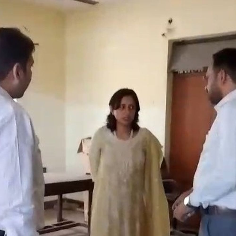 डीएम ने लिंक एक्सप्रेस-वे के बैनामों के बारे की जानकारी:लिंक एक्सप्रेस-वे के बैनामों और जर्जर भवन की पड़ताल